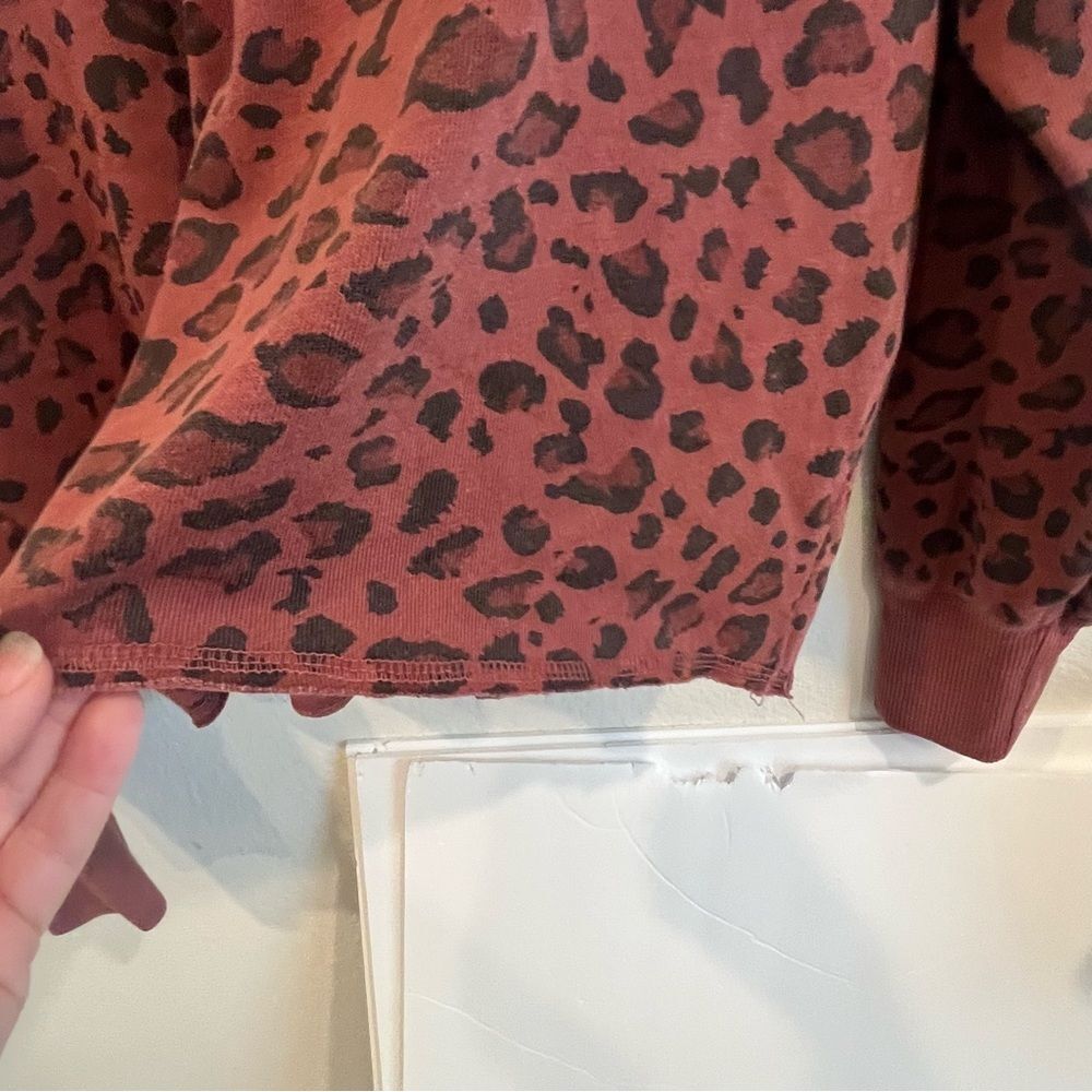 Revolve Sundry Leopard Drapey Crew Neck Sweatshirt in Pigment Spice size 1 - Picture 5 of 7